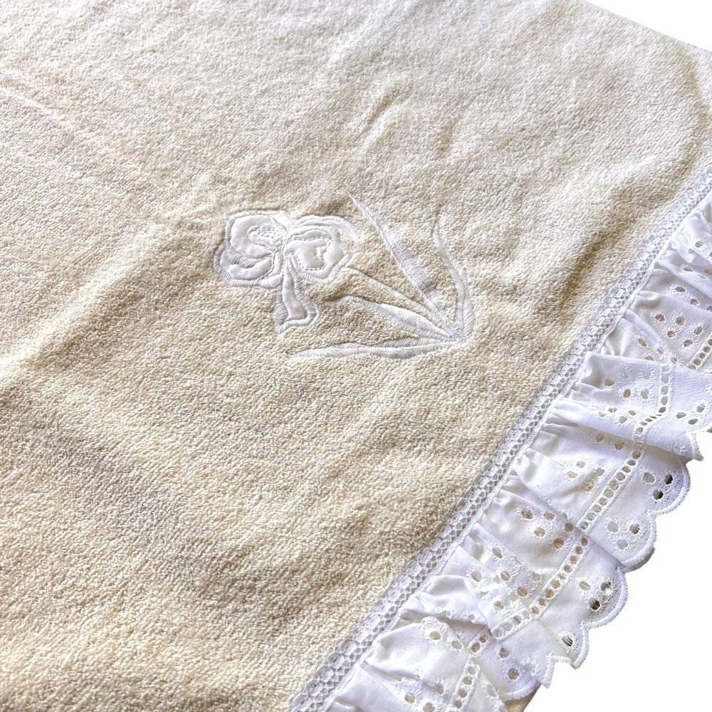 Vtg RA Briggs Embroidered Pastel Yellow Bath Towels Set of 2 Eyelet Trim USA - Picture 5 of 13